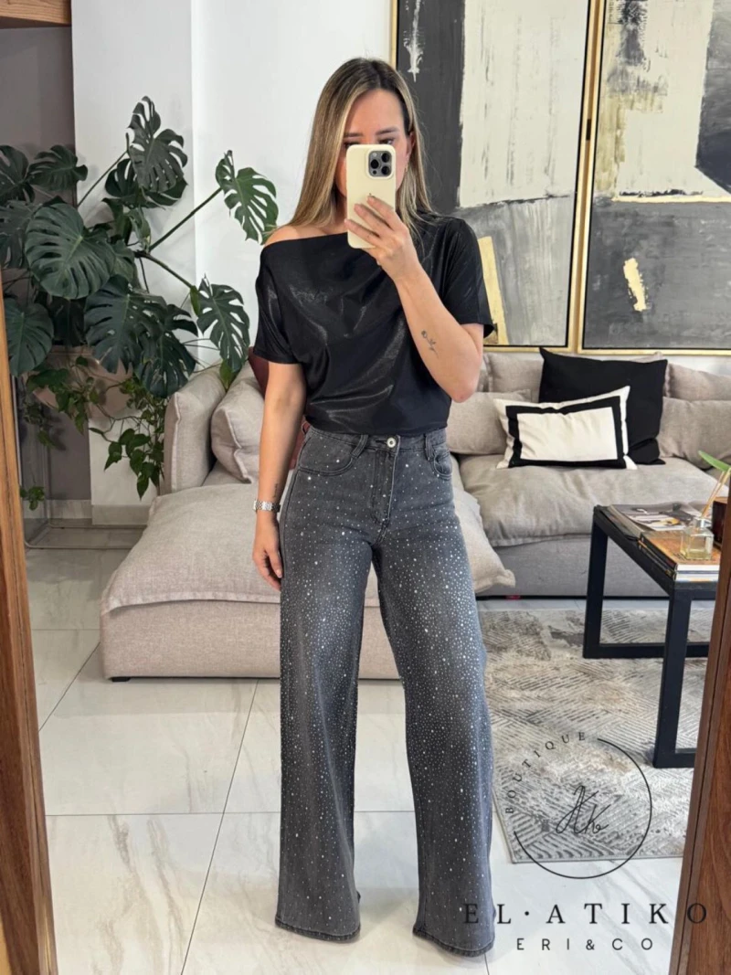 Blusa negra satinada