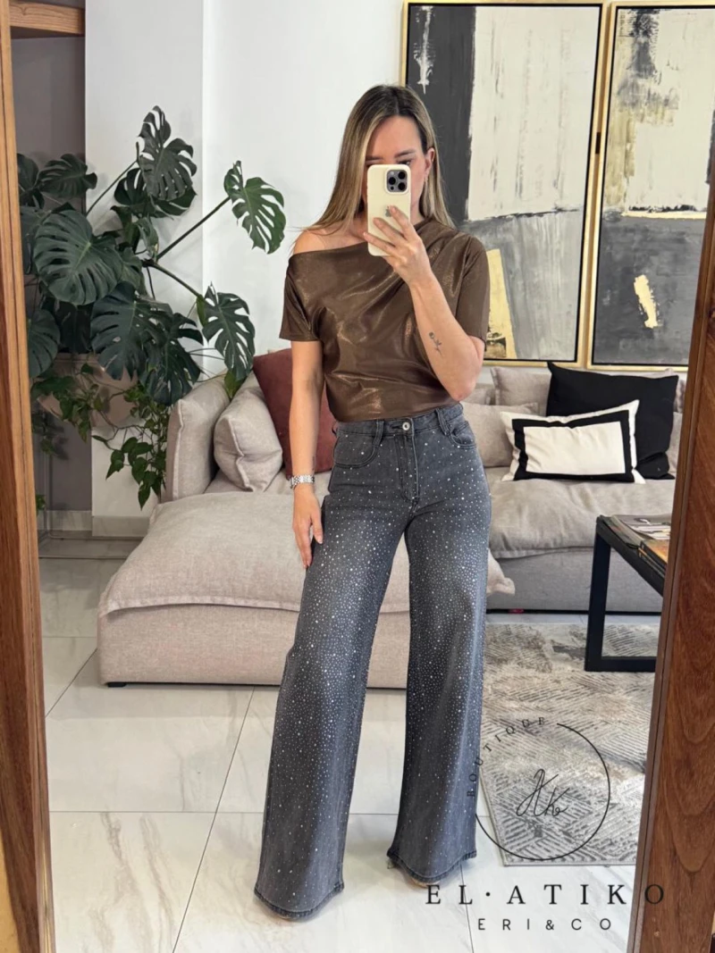 Blusa negra satinada