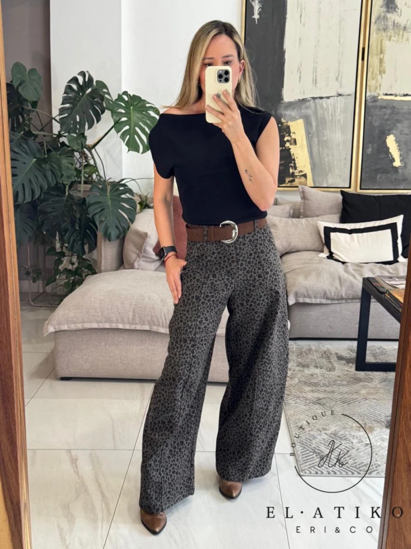 Blusa negra asimetrica