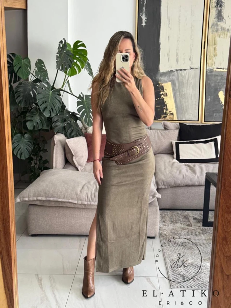 Vestido pegado de gamuza