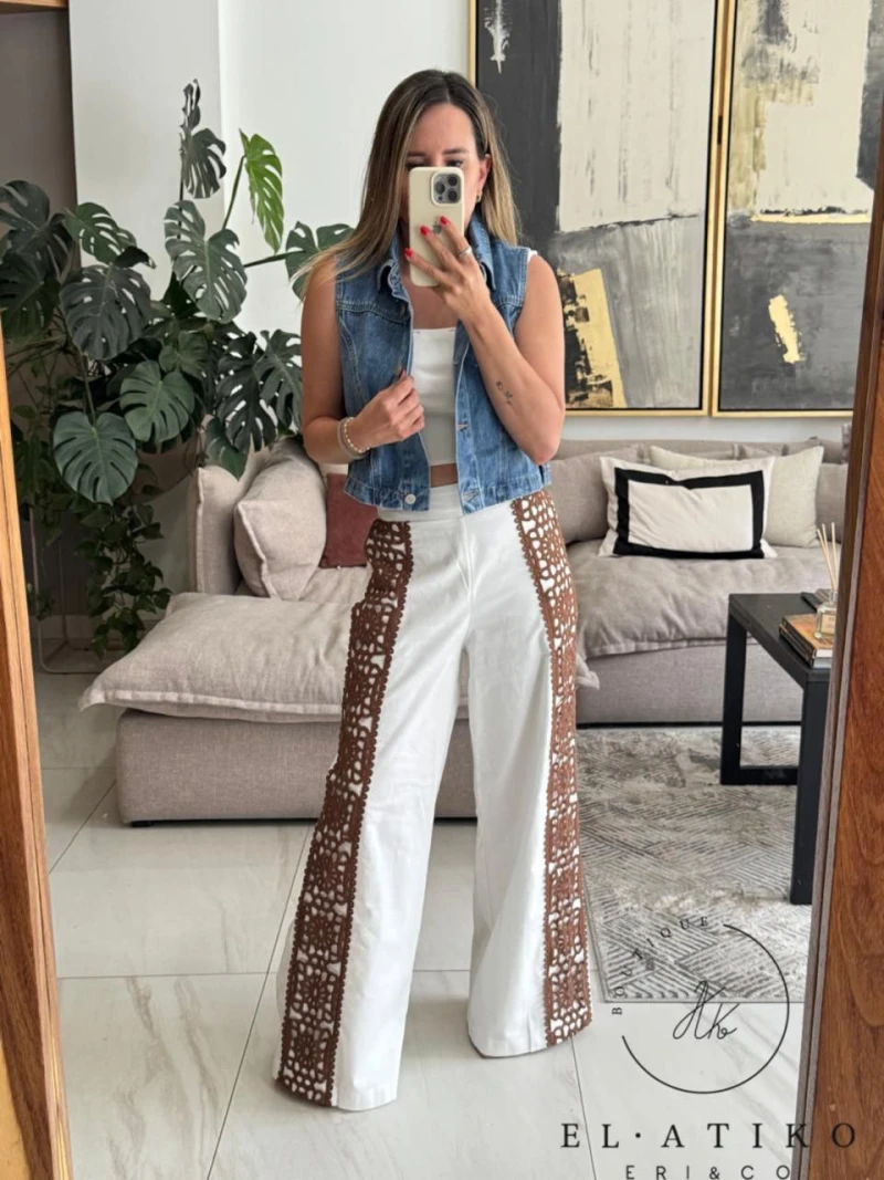Pantalon blanco bordado cafe