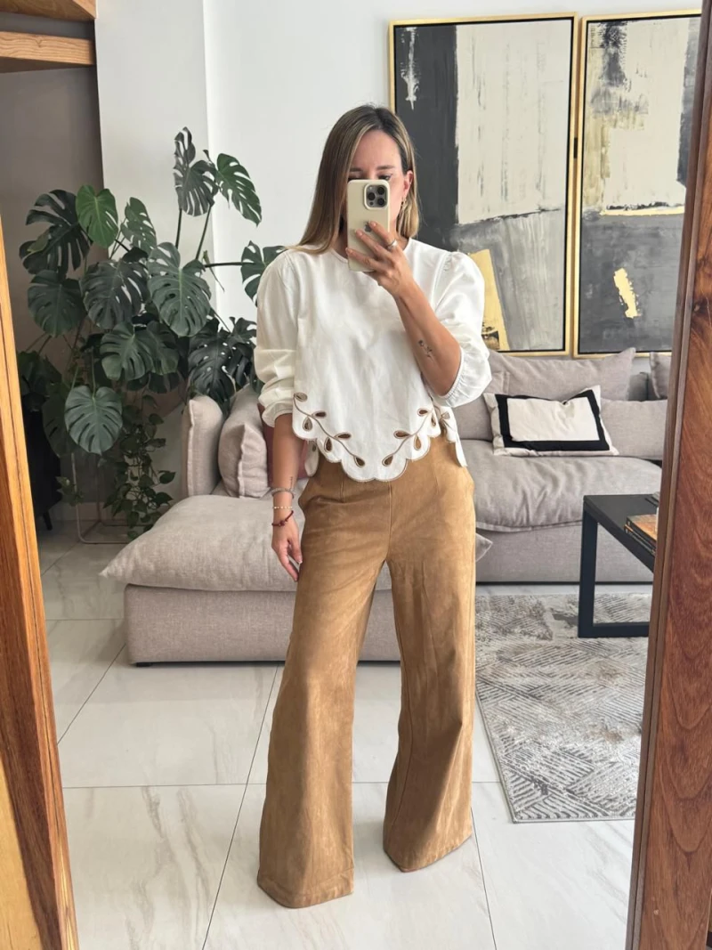 Pantalon acampanado de gamuza